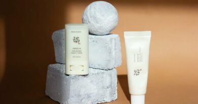 SPF ist unerlässlich. Ihre sommerliche Hautpflegeroutine sollte damit nicht enden SPF ist unerlässlich. Ihre sommerliche Hautpflegeroutine sollte damit nicht enden
